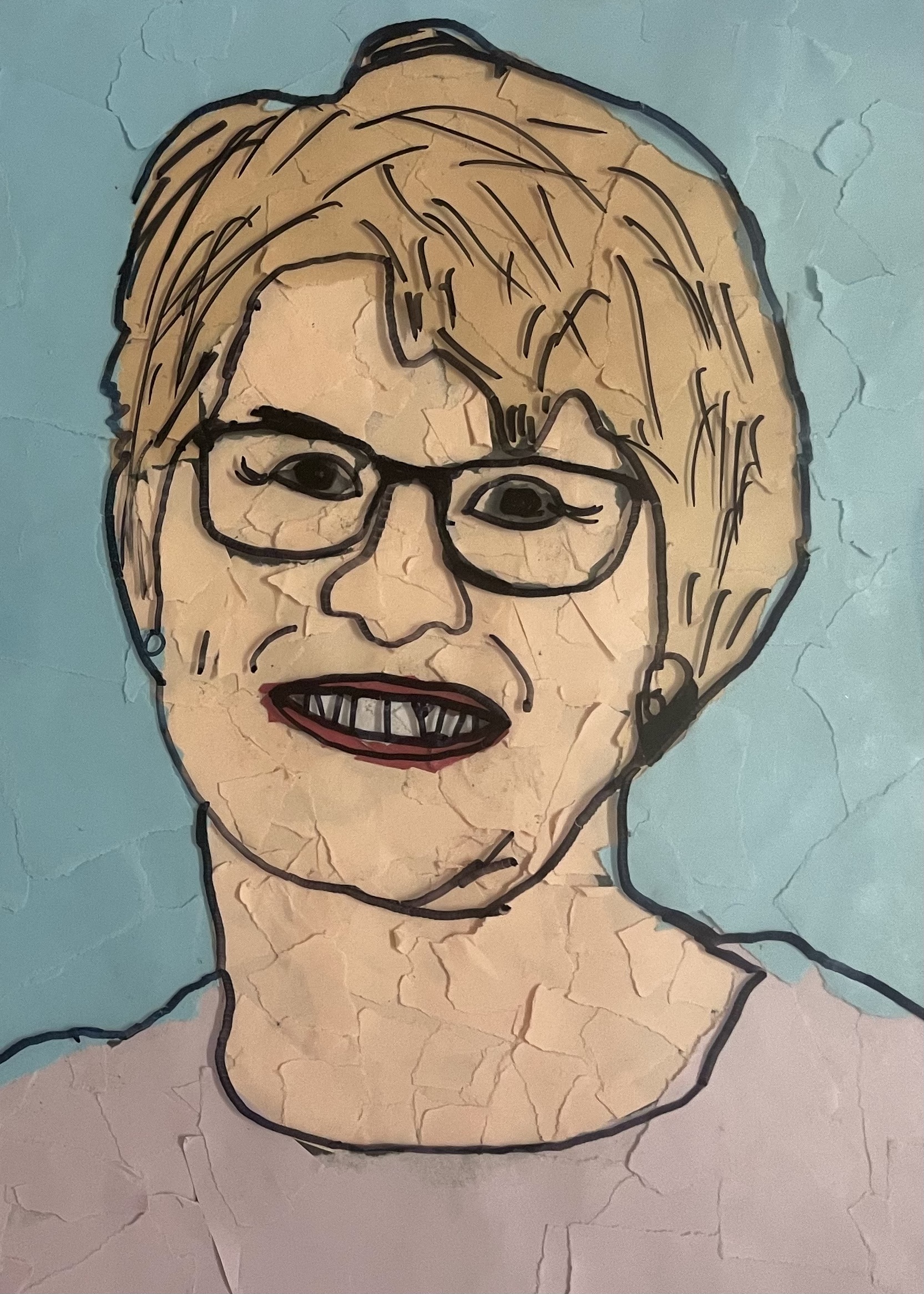 Zu sehen ist ein buntes Portrait der Lehrkraft, Frau Bannert. Das Gesicht und der Hintergrund sind aus farbigen Papierschnipseln zusammengesetzt - Collagentechnik. Darüber liegt eine durchsichtige Folie mit gezeichneten schwarzen Linien, die die Gesichtskonturen betonen.