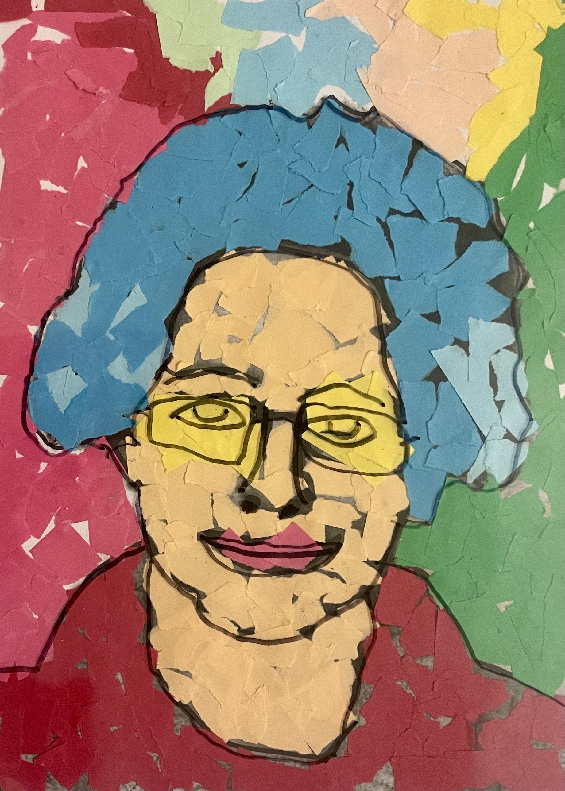 Zu sehen ist ein buntes Portrait der Lehrkraft, Frau Schoofs. Das Gesicht und der Hintergrund sind aus farbigen Papierschnipseln zusammengesetzt - Collagentechnik. Darüber liegt eine durchsichtige Folie mit gezeichneten schwarzen Linien, die die Gesichtskonturen betonen.