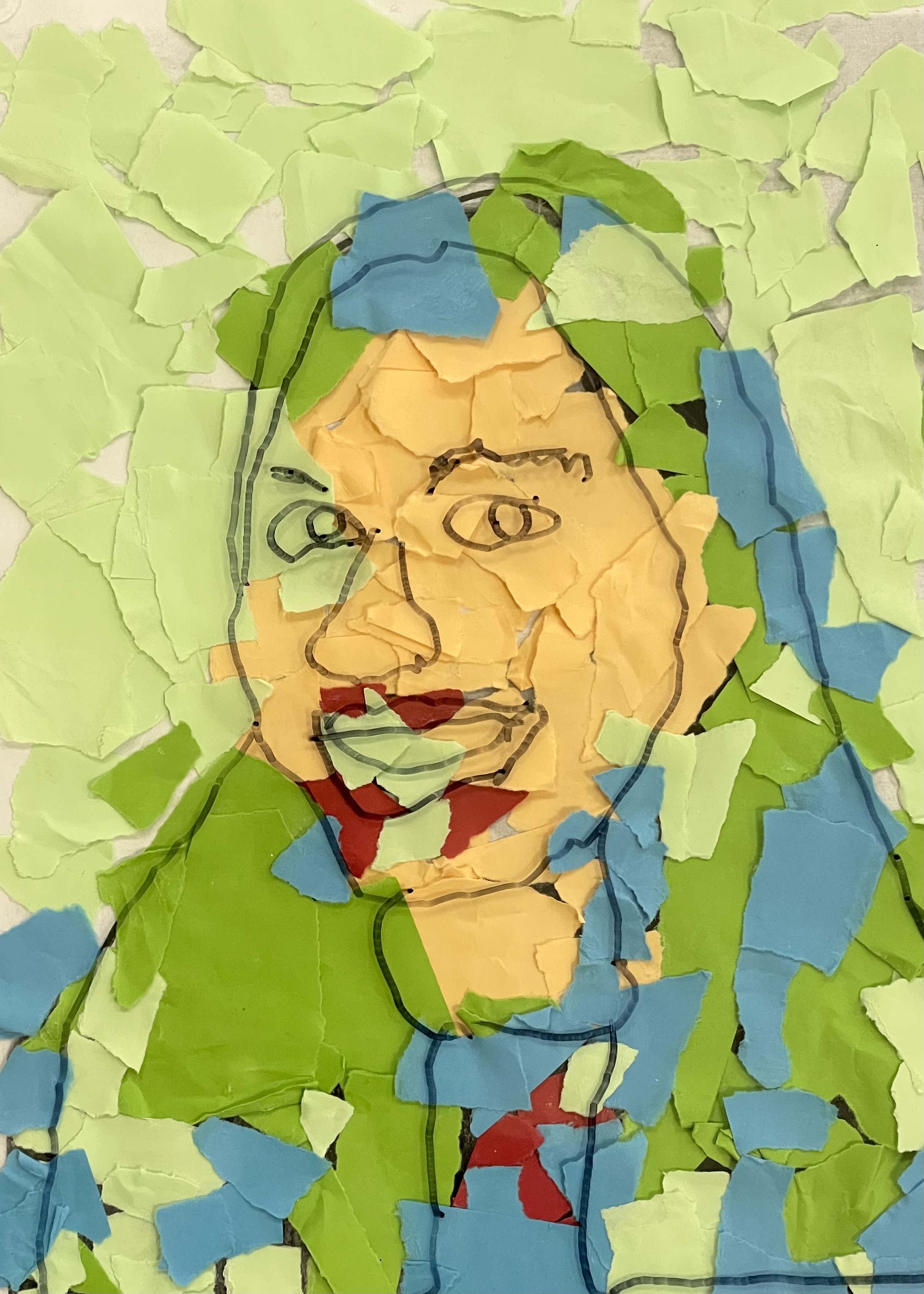 Zu sehen ist ein buntes Portrait der Lehramtsanwärterin, Frau Bruckert. Das Gesicht und der Hintergrund sind aus farbigen Papierschnipseln zusammengesetzt - Collagentechnik. Darüber liegt eine durchsichtige Folie mit gezeichneten schwarzen Linien, die die Gesichtskonturen betonen.